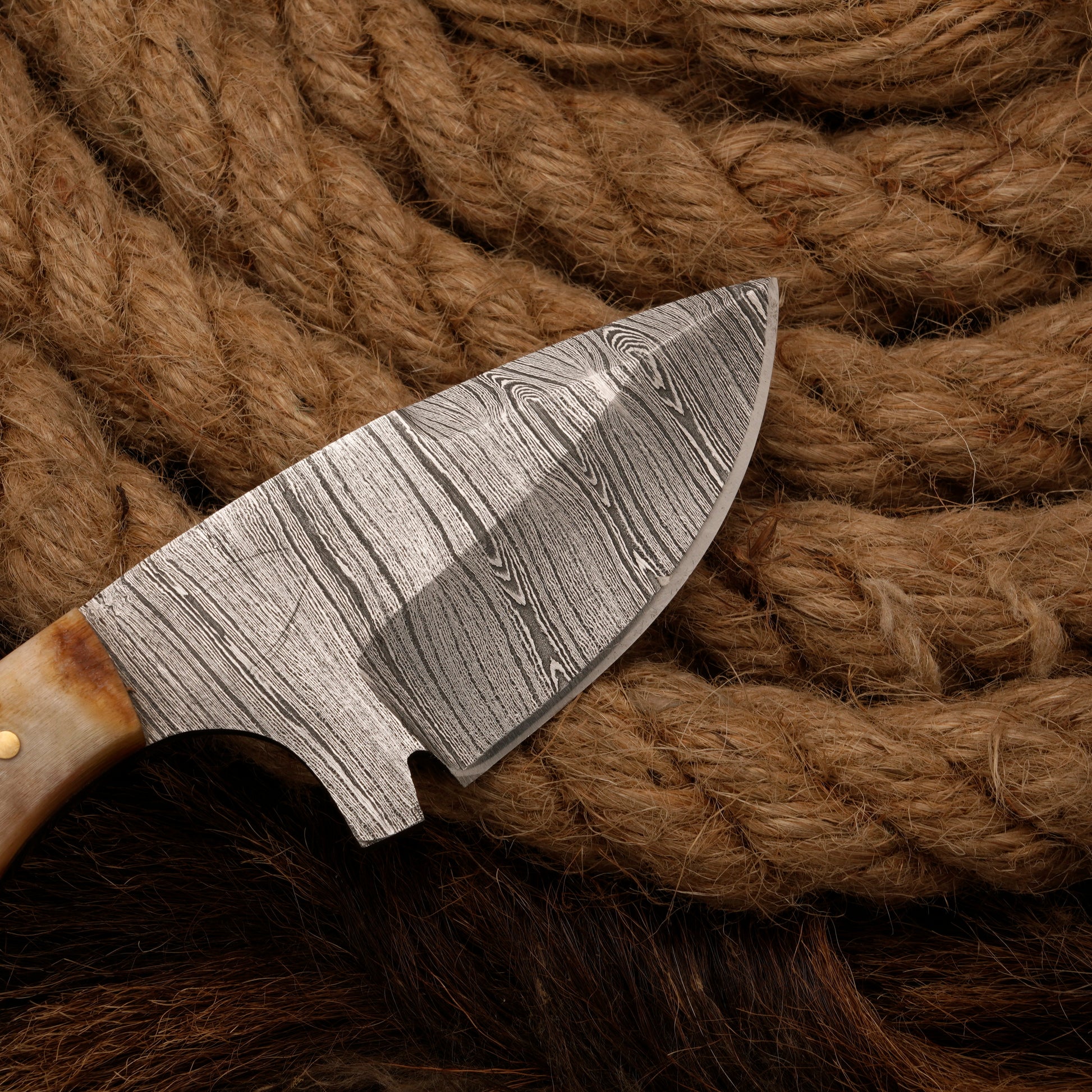 Handmade Damascus Steel Skinner Knife - Ram Horn Handle - Full Tang skinning knife - fixed blade knife