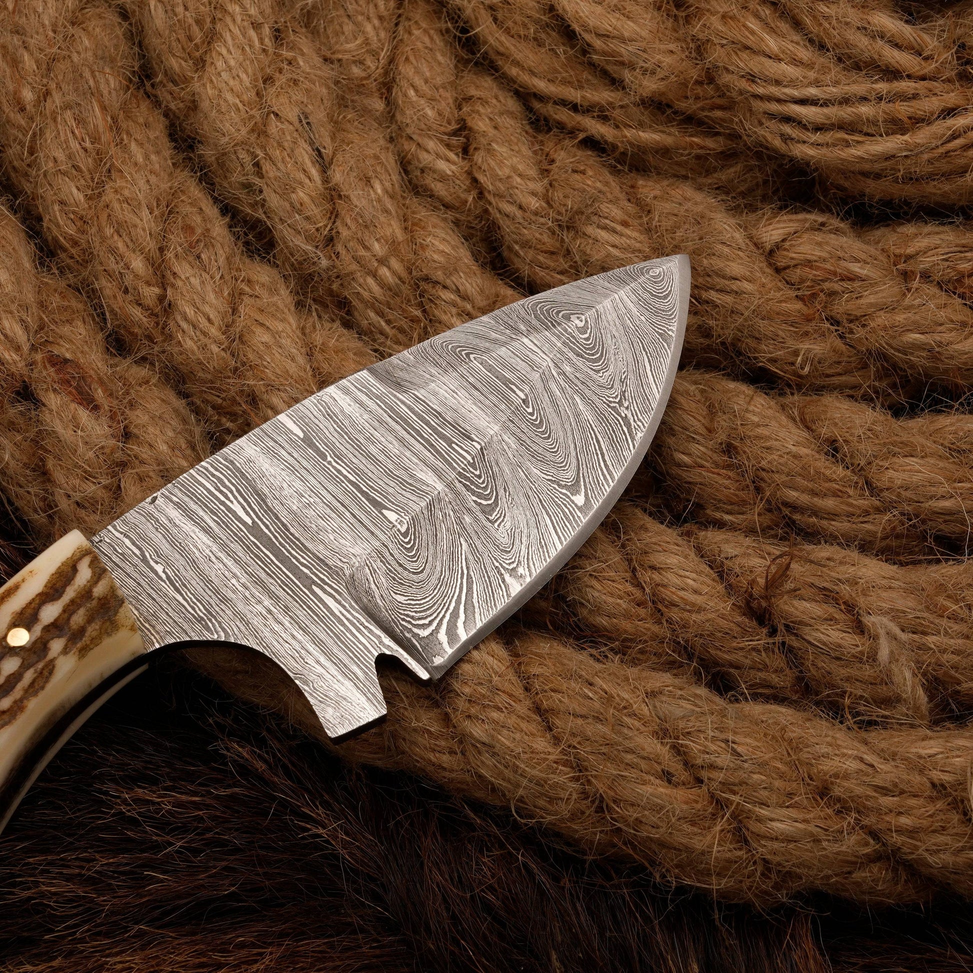Damascus Steel Skinner hunter Knife - Stag Antler Handle - Full Tang - fixed blade hunting knife