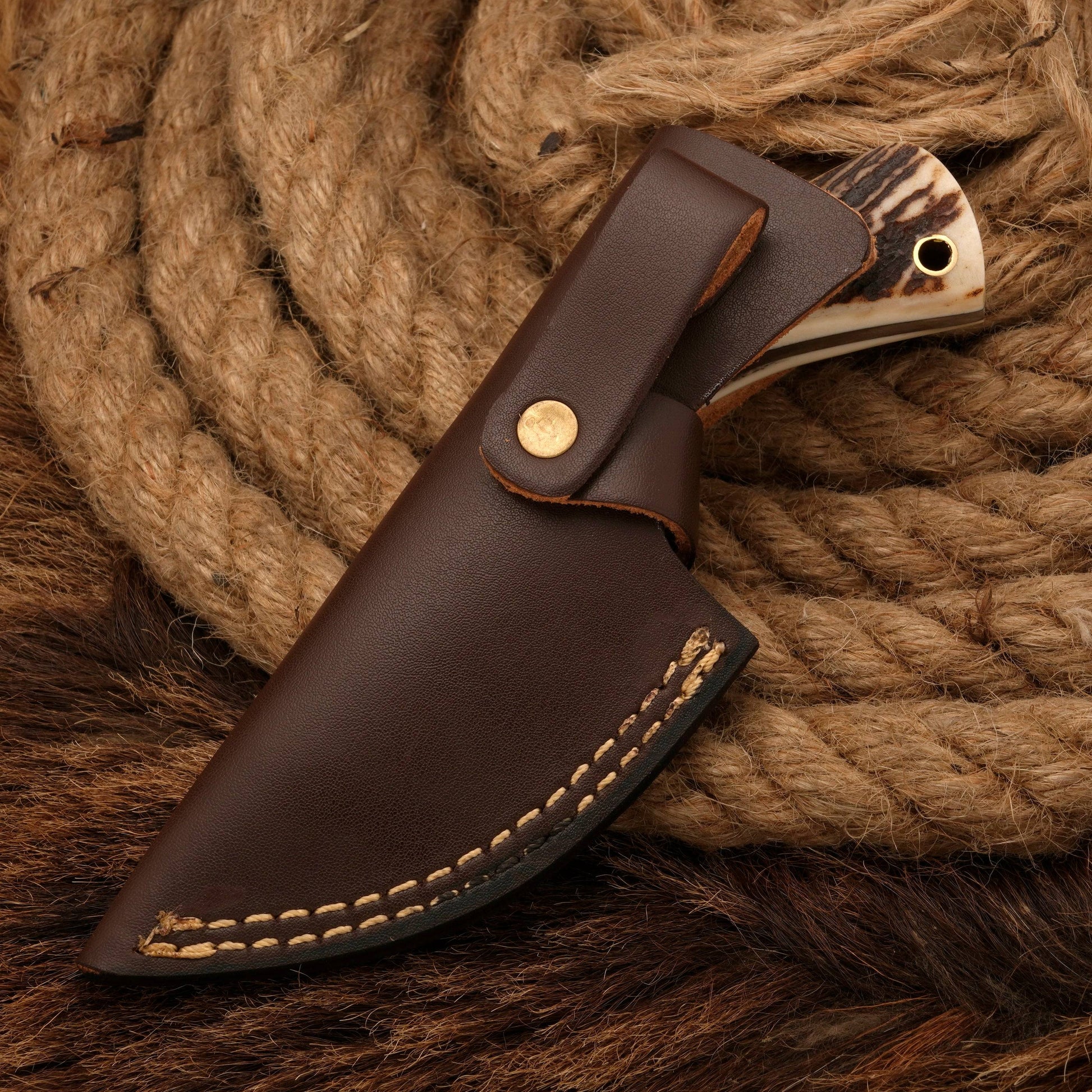 Damascus Steel Skinner hunter Knife - Stag Antler Handle - Full Tang - fixed blade hunting knife