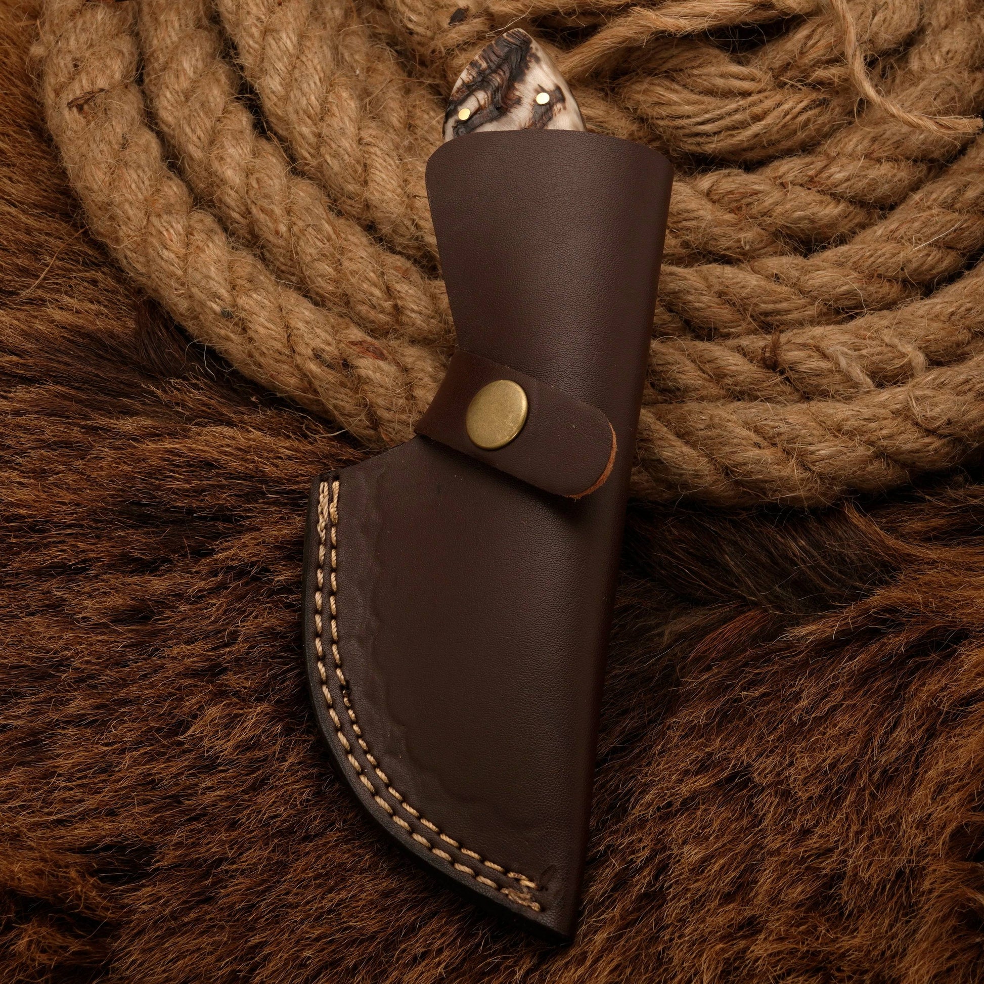 Gut Hook Knife - Precision Damascus steel Skinning knife - handmade forged skinner knife - fixed blade knife full tang