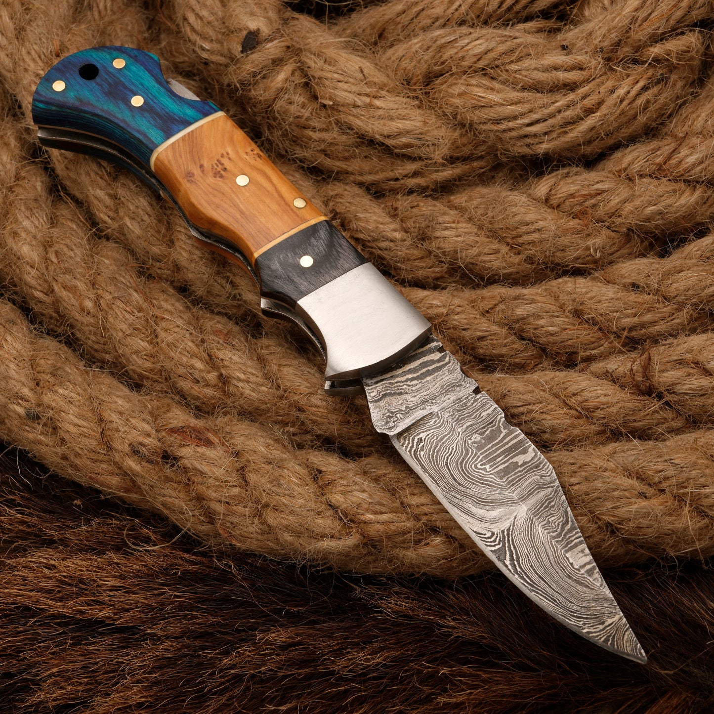 7" hand forged Damascus Steel Hunting Pocket Knife - Camping Folding Blade w/ Pakka & Olive Wood Handle