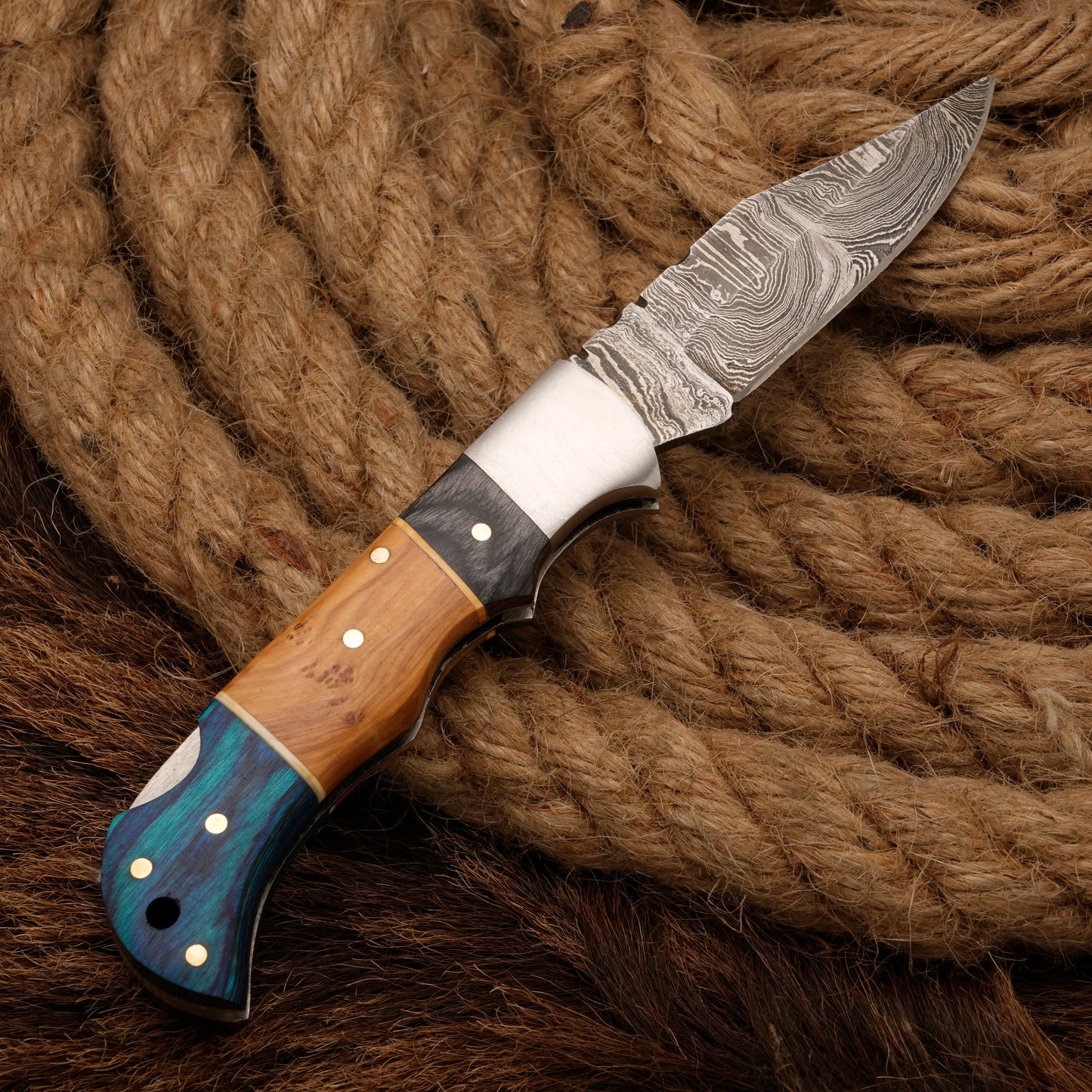 7" hand forged Damascus Steel Hunting Pocket Knife - Camping Folding Blade w/ Pakka & Olive Wood Handle
