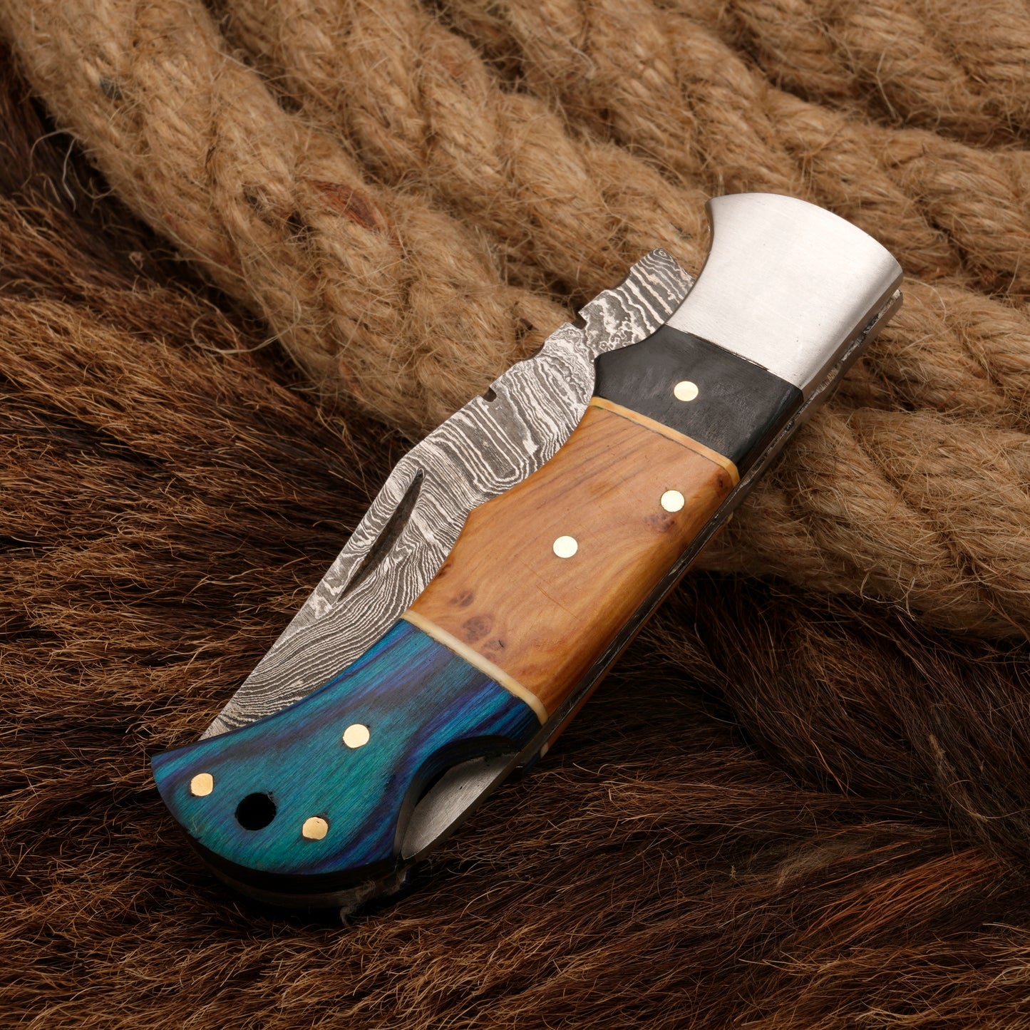 7" hand forged Damascus Steel Hunting Pocket Knife - Camping Folding Blade w/ Pakka & Olive Wood Handle