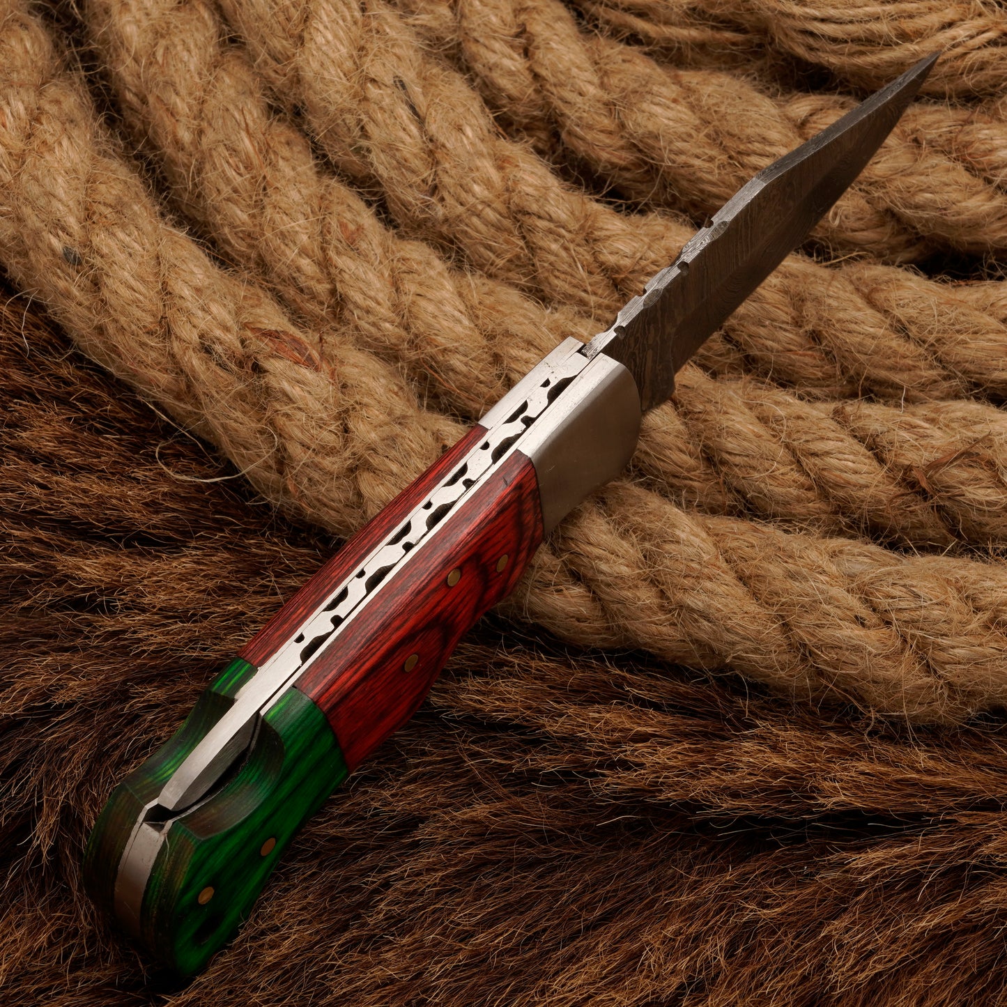 Hand-forged Damascus Steel Hunting Pocket Knife EDC -Camping knife-back lock Folding knife W/ Pakka Wood Handle