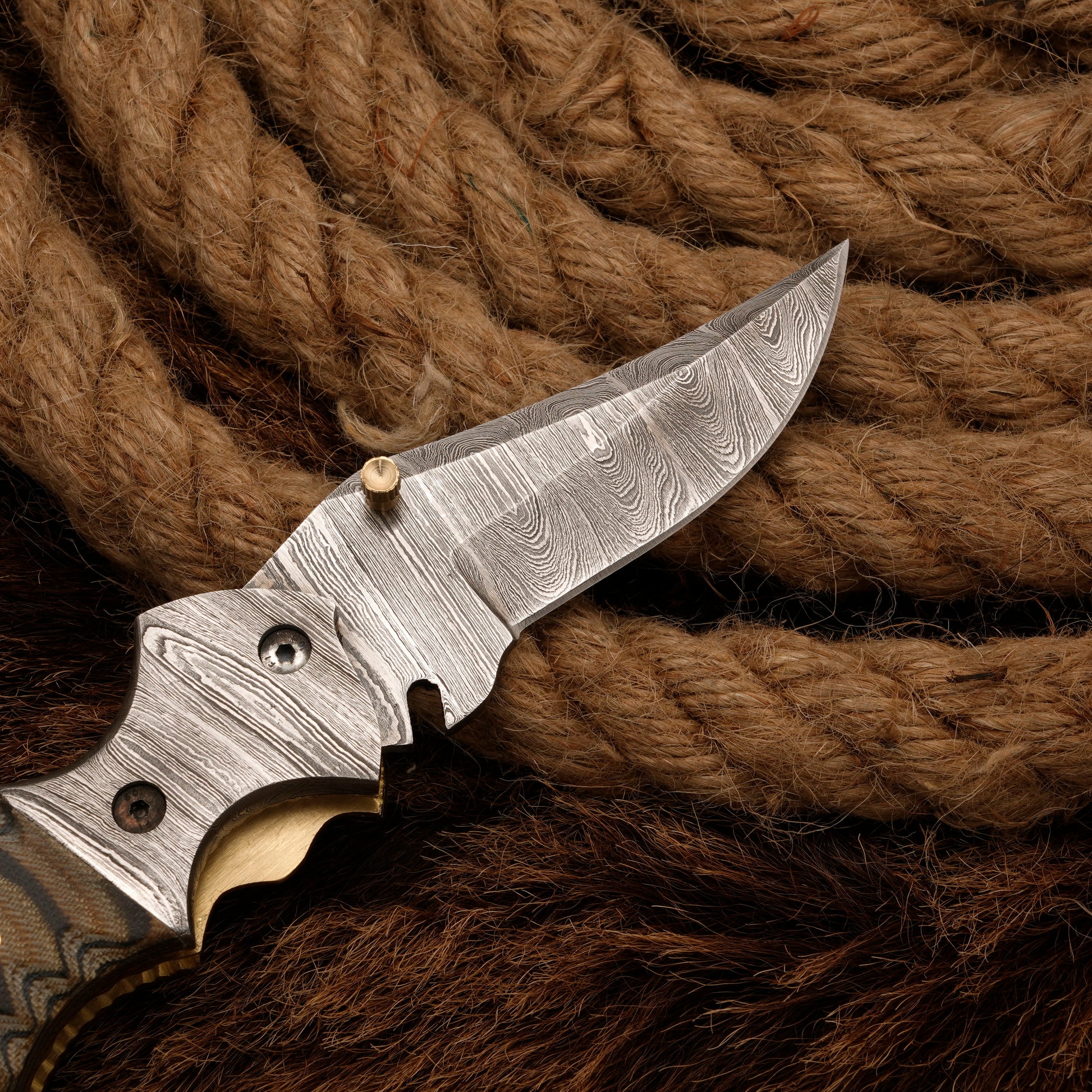 Handmade Damascus Steel Hunting Pocket Knife - Camping Knife with Damascus Steel Bolster