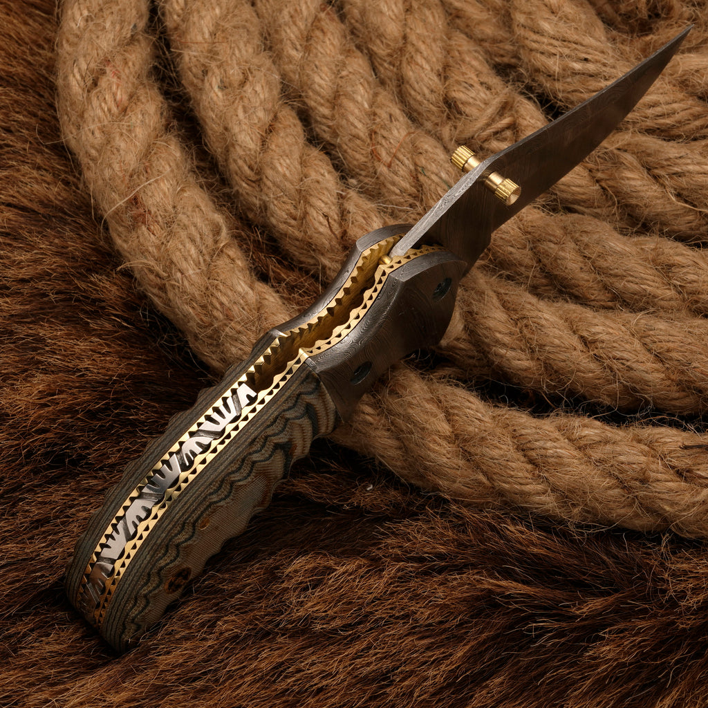 Handmade Damascus Steel Hunting Pocket Knife - Camping Knife with Damascus Steel Bolster