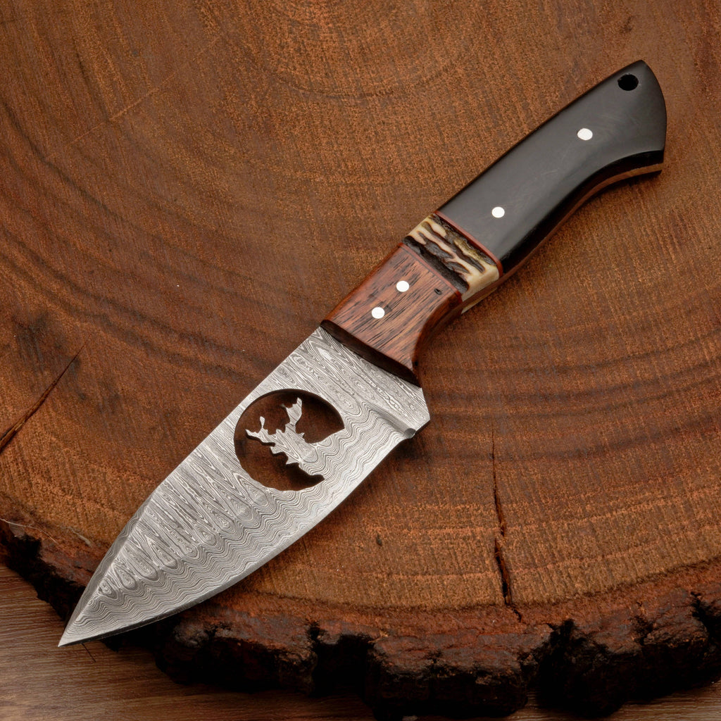 Full Tang Hand Forged Fixed Blade Damascus Steel Hunting Knife with Leather Sheath - Stag Antler handle