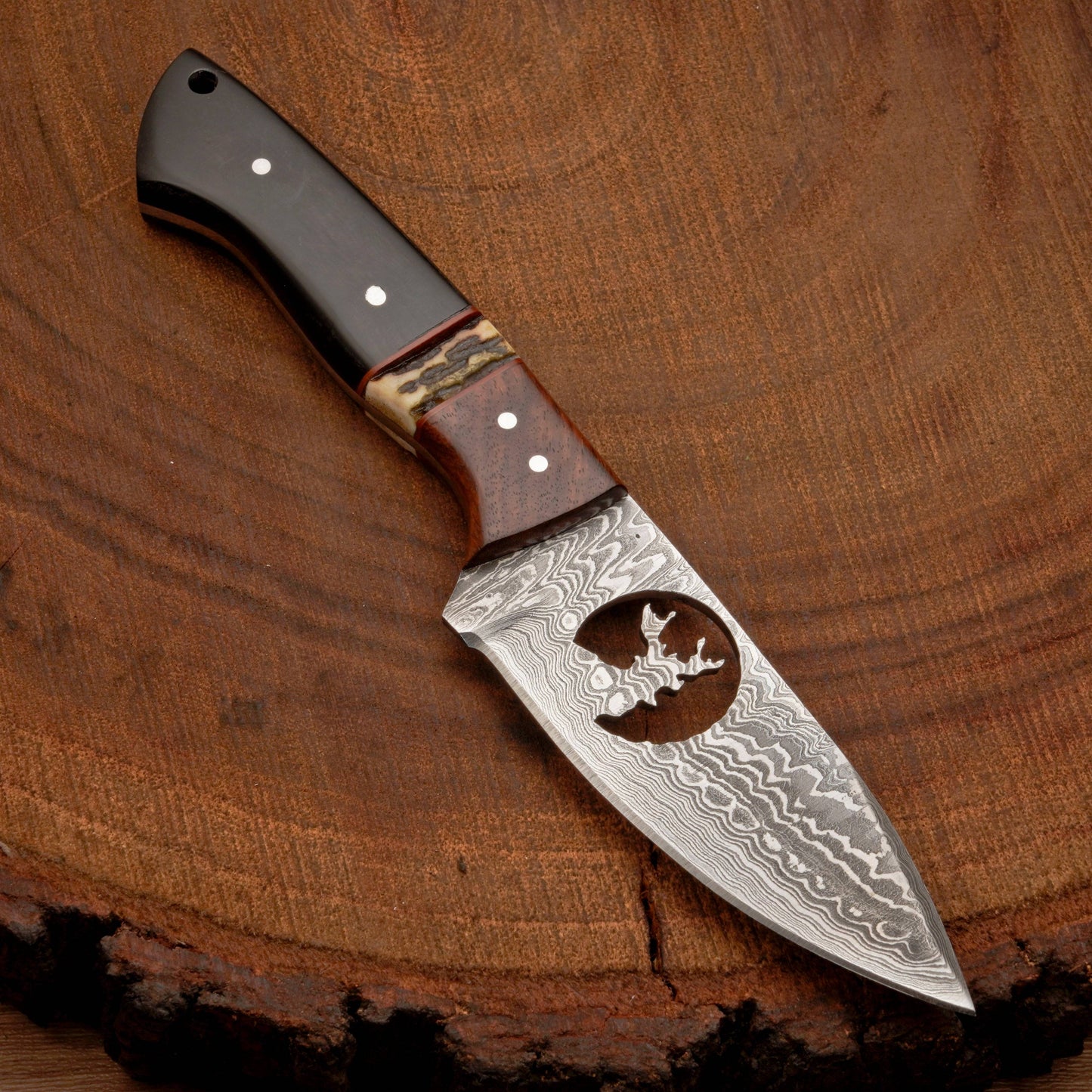 Full Tang Hand Forged Fixed Blade Damascus Steel Hunting Knife with Leather Sheath - Stag Antler handle