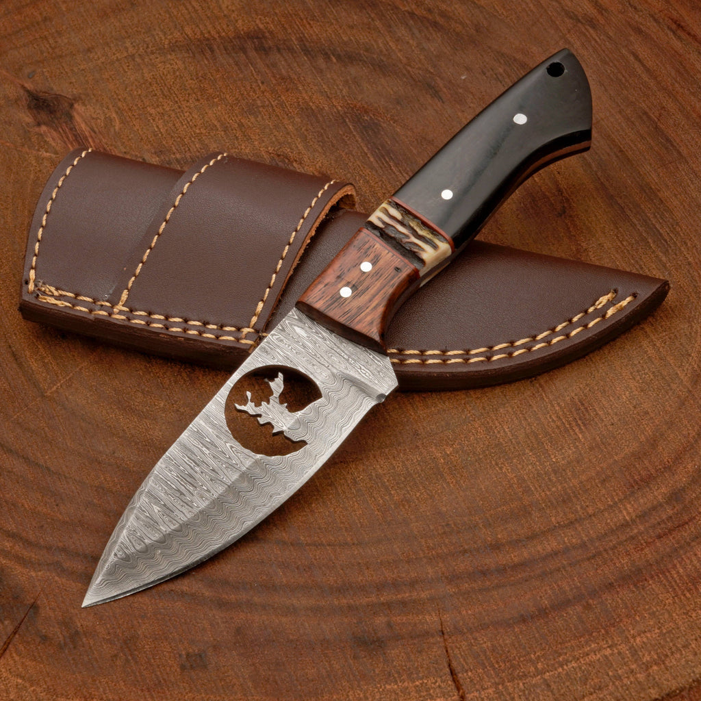 Full Tang Hand Forged Fixed Blade Damascus Steel Hunting Knife with Leather Sheath - Stag Antler handle