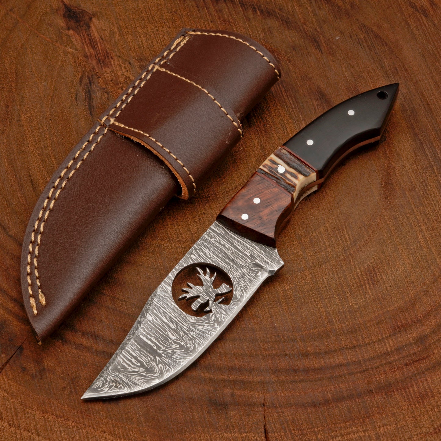 Full Tang Hand Forged Fixed Blade Damascus Steel Hunting Knife with Leather Sheath - Stag Antler handle