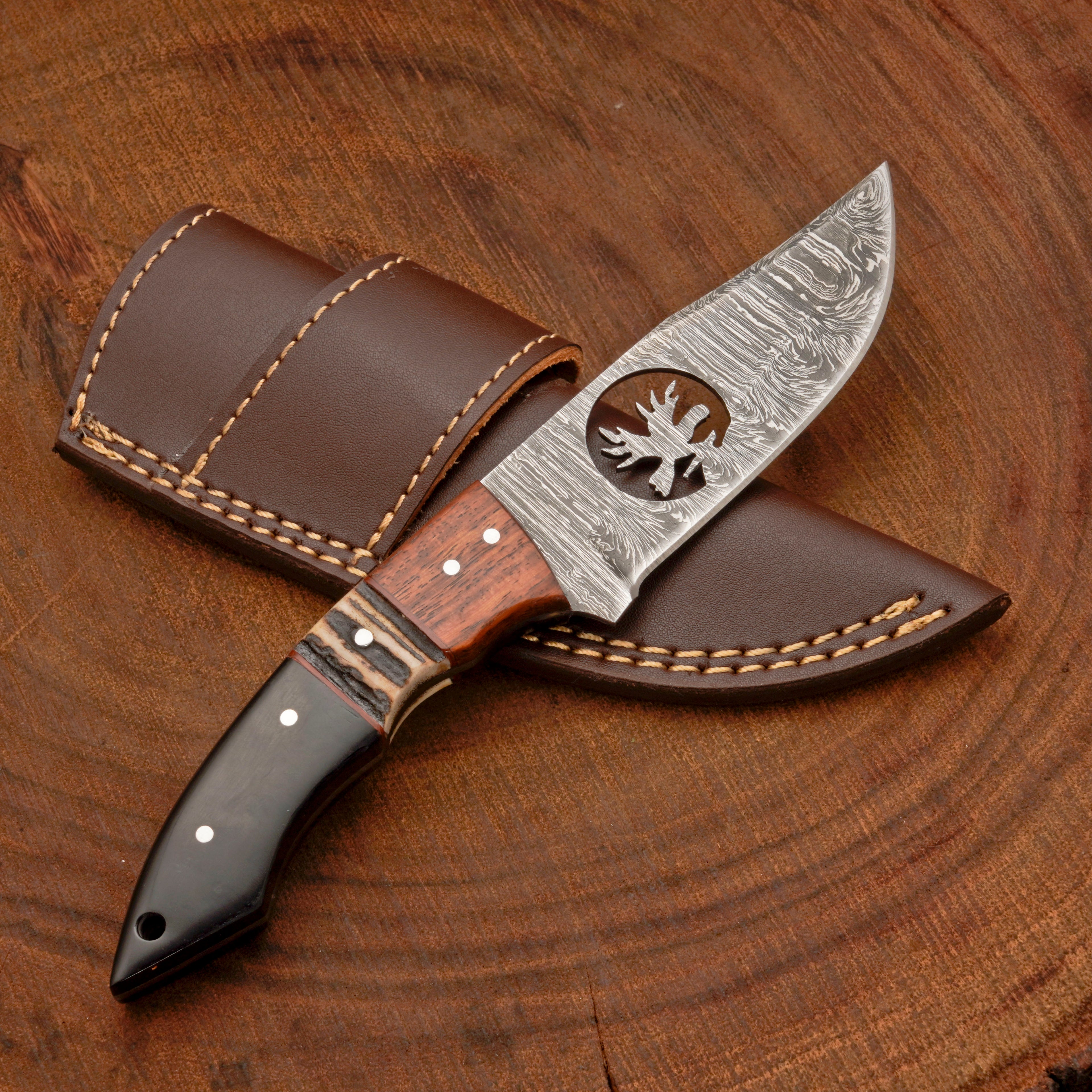 Full Tang Hand Forged Fixed Blade Damascus Steel Hunting Knife with Leather Sheath - Stag Antler handle
