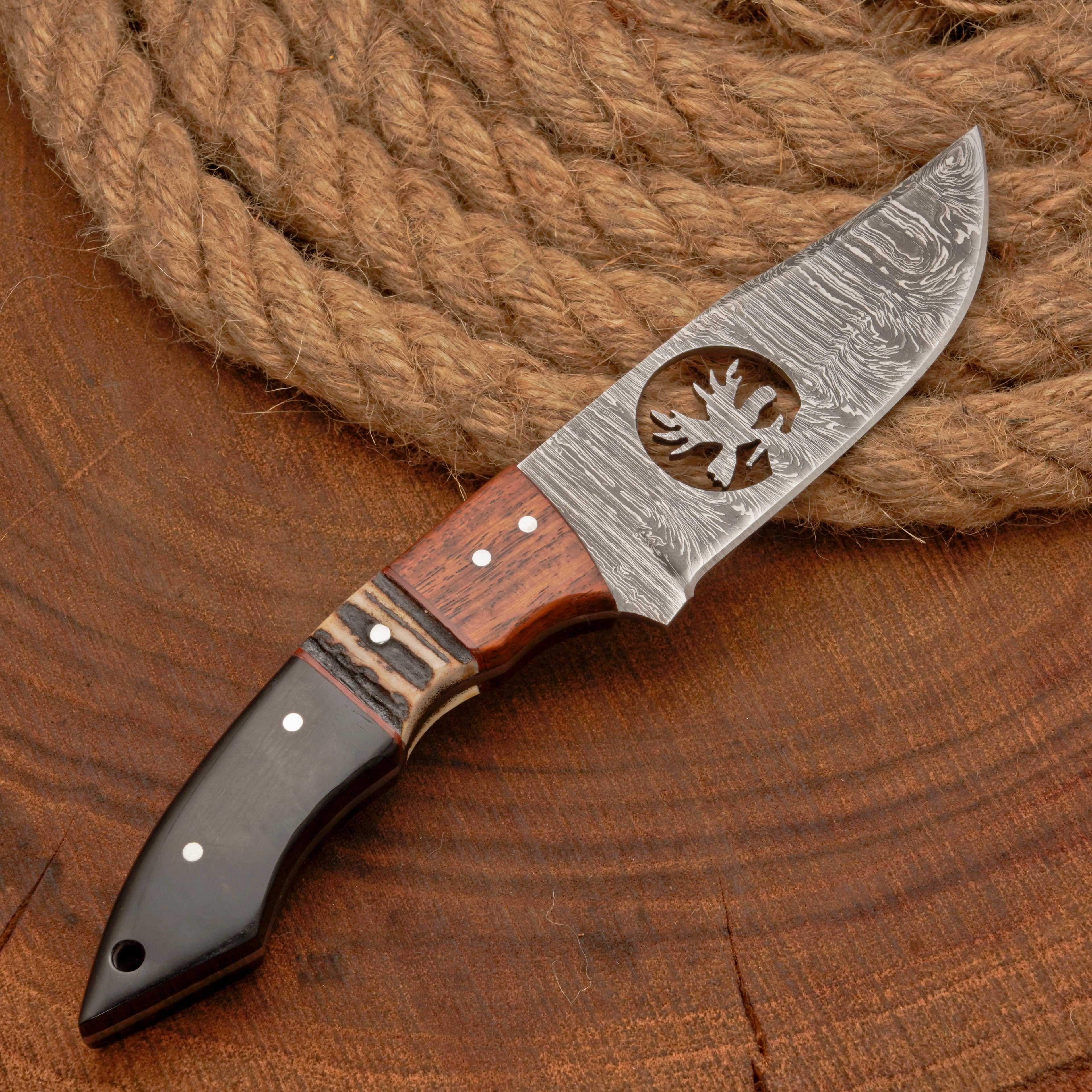 Full Tang Hand Forged Fixed Blade Damascus Steel Hunting Knife with Leather Sheath - Stag Antler handle