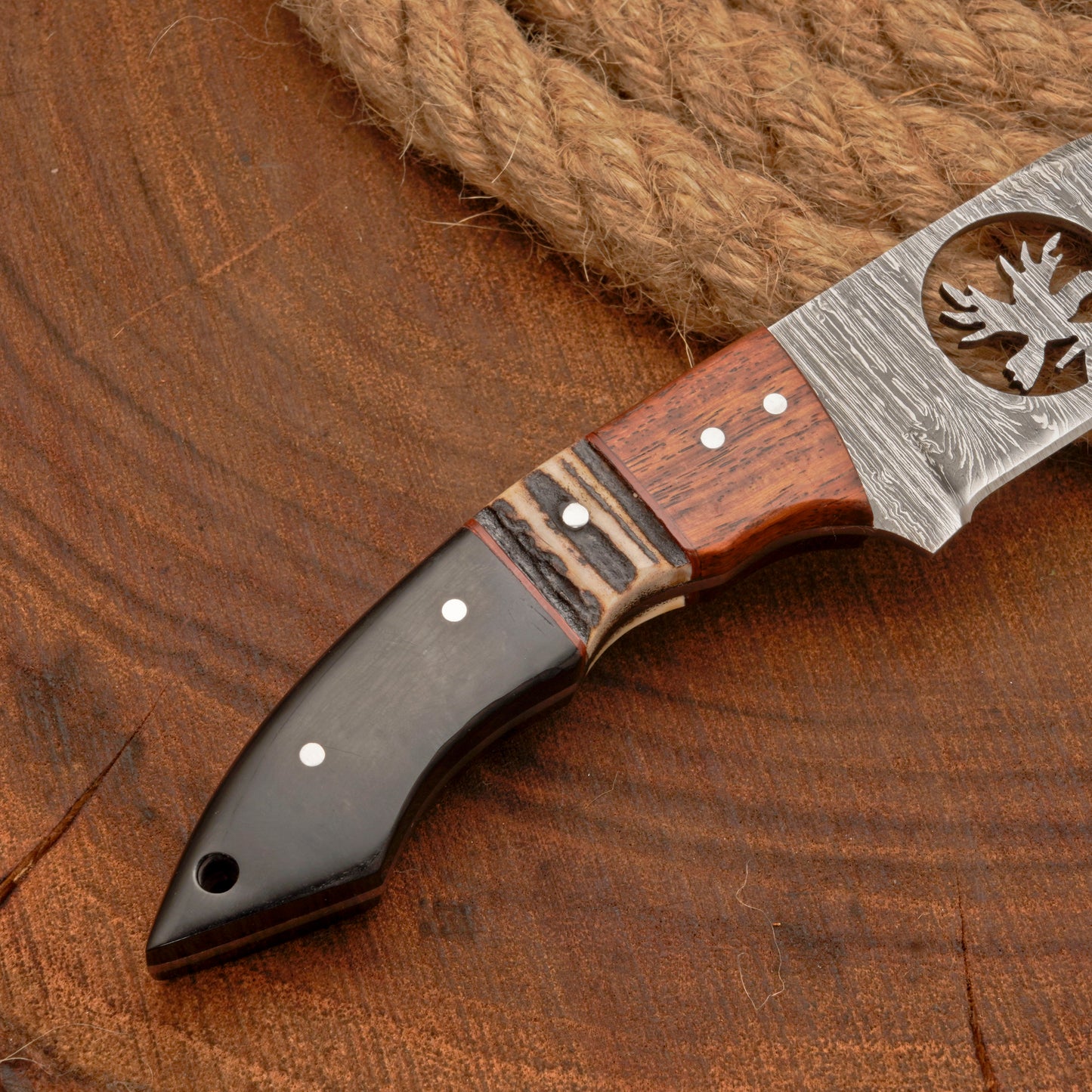 Full Tang Hand Forged Fixed Blade Damascus Steel Hunting Knife with Leather Sheath - Stag Antler handle
