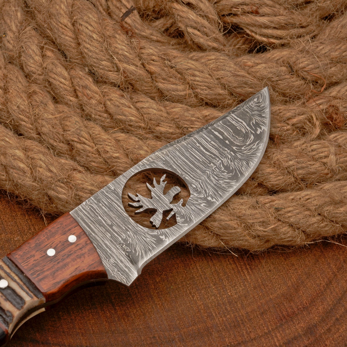 Full Tang Hand Forged Fixed Blade Damascus Steel Hunting Knife with Leather Sheath - Stag Antler handle