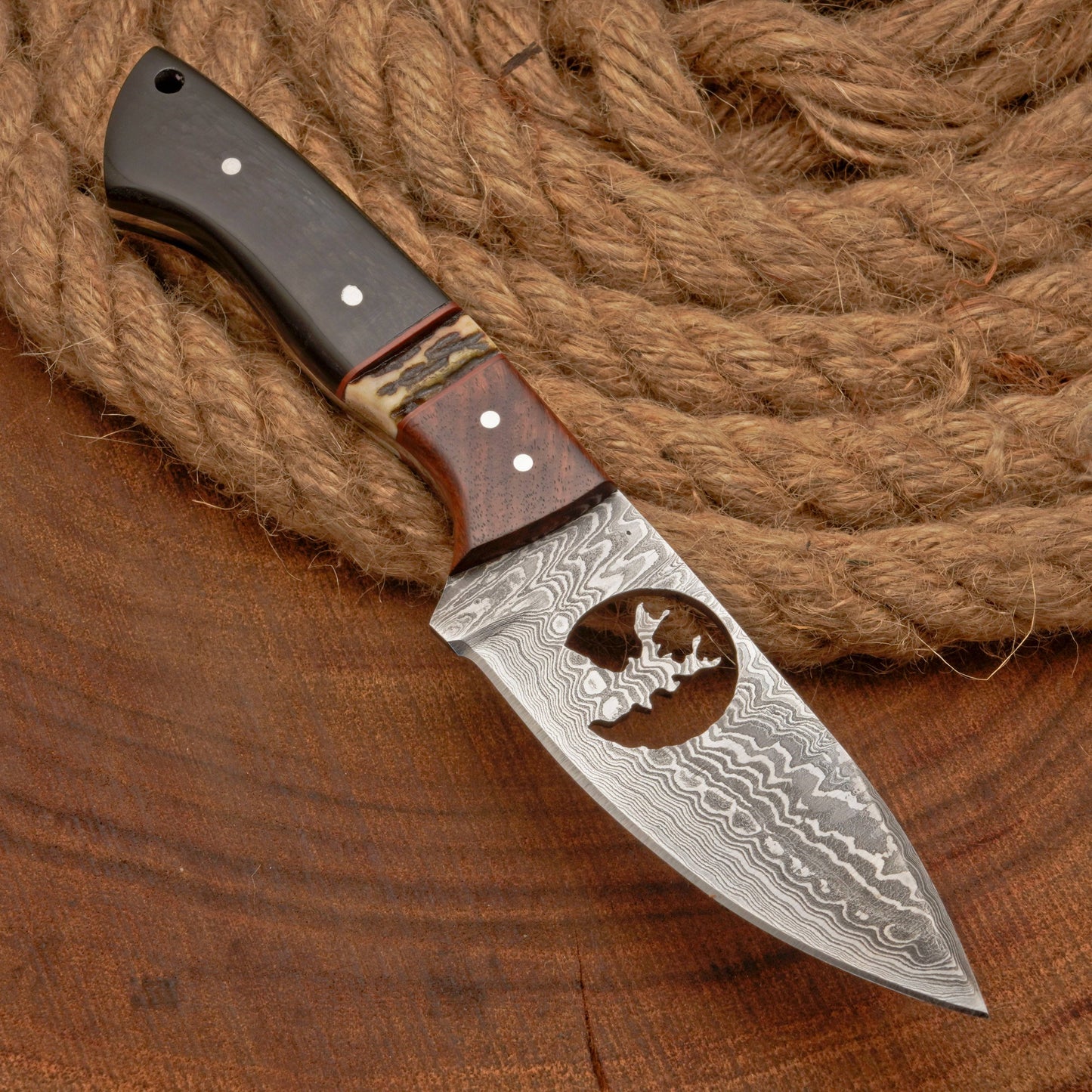 Full Tang Hand Forged Fixed Blade Damascus Steel Hunting Knife with Leather Sheath - Stag Antler handle